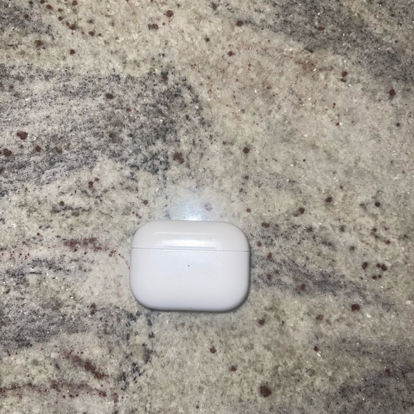 AirPod pros - Picture 4 of 4
